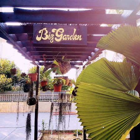 Big Garden Homestay Pantai Remis Exterior photo