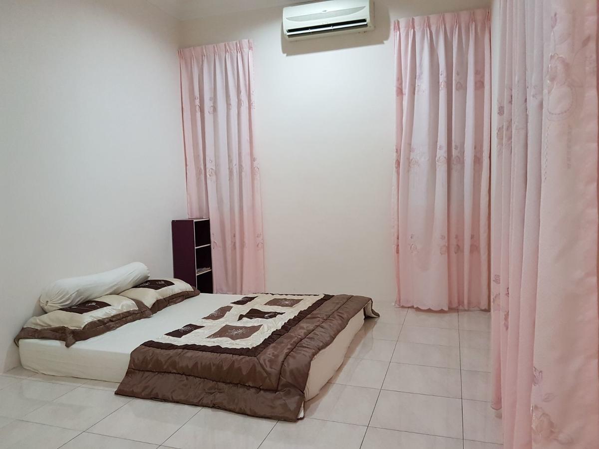 Big Garden Homestay Pantai Remis Exterior photo