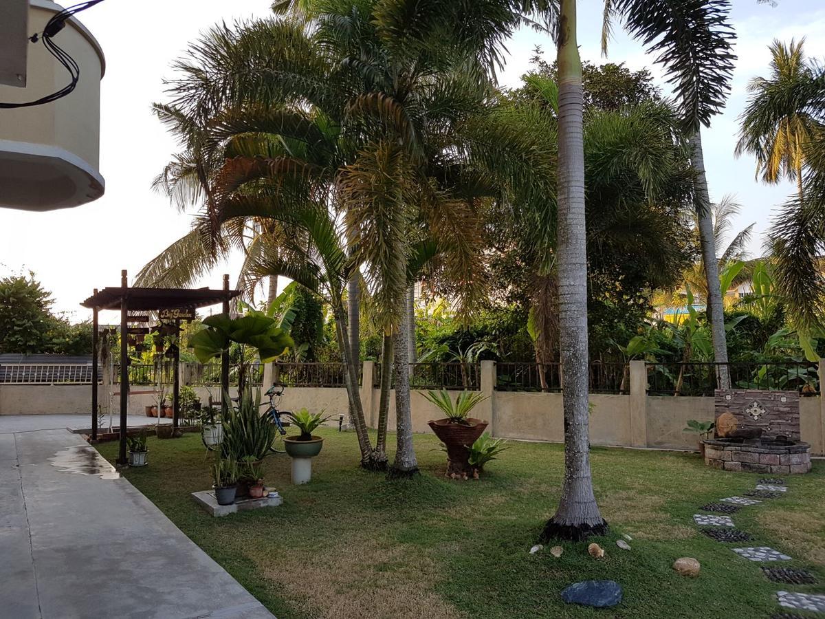 Big Garden Homestay Pantai Remis Exterior photo